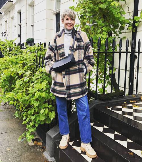 Stylish women over 40 Share the patterns of Jean