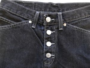 https://www.bespokejeans.co/media/catalog/product/cache/e86e618e6b40f427a8ad18edc0983822/e/x/exposed-button-fly.jpg